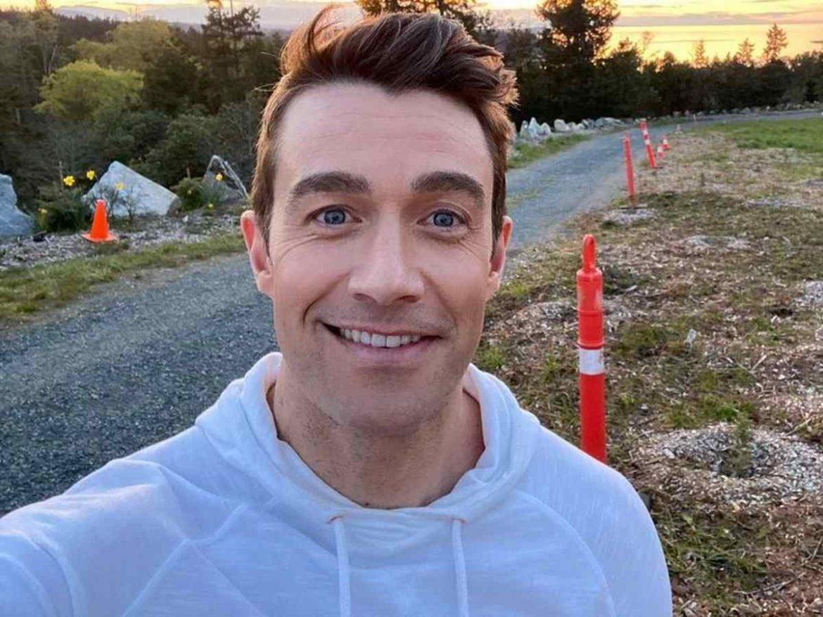 Robert Buckley Biography Age Height Wife Rd MrDustBin