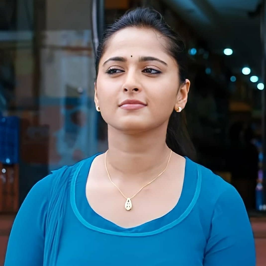 anushka-shetty-biography-age-boyfriend-family-more-mrdustbin