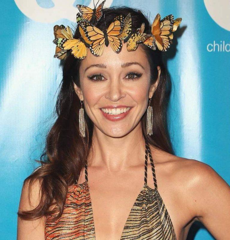 Autumn Reeser Biography, Age, Hallmark Movies mrDustBin