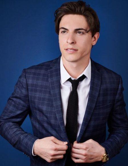 Derek Klena Biography, Age, Height, Family-rd - mrDustBin