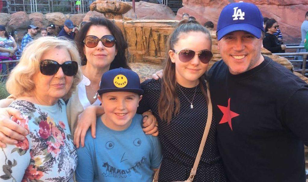 Lochlyn Munro Biography, Age, Height & Wife - mrDustBin