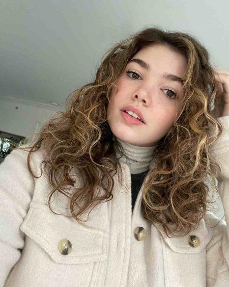 Alisha Newton Biography, Age, Height & Boyfriend - mrDustBin