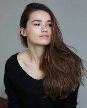 Zoe Moore Biography, Age, Height, Boyfriend - mrDustBin