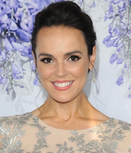 Erin Cahill Biography, Age, Height, Boyfriend - mrDustBin