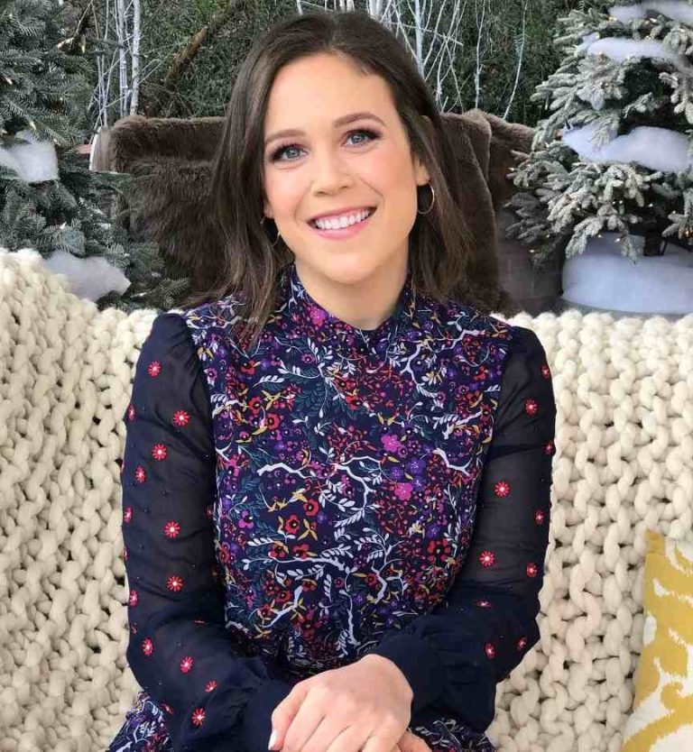 How Old Is Erin Krakow? All the Facts You Need