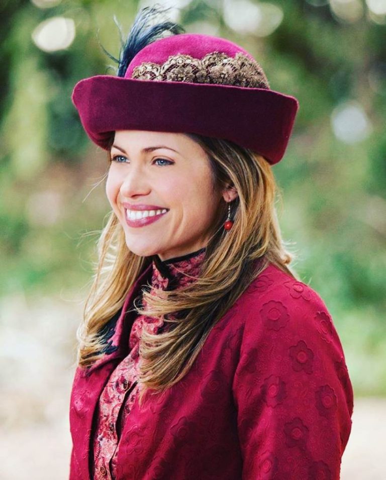 Pascale Hutton Biography, Age, Height, Husband - mrDustBin