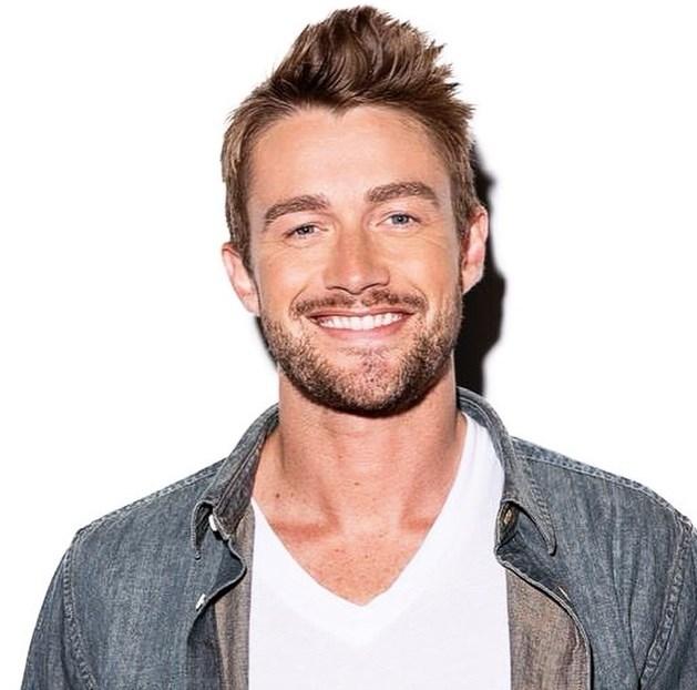 Robert Buckley Biography (Age, Height, Weight, Wife, Family, Career & More)