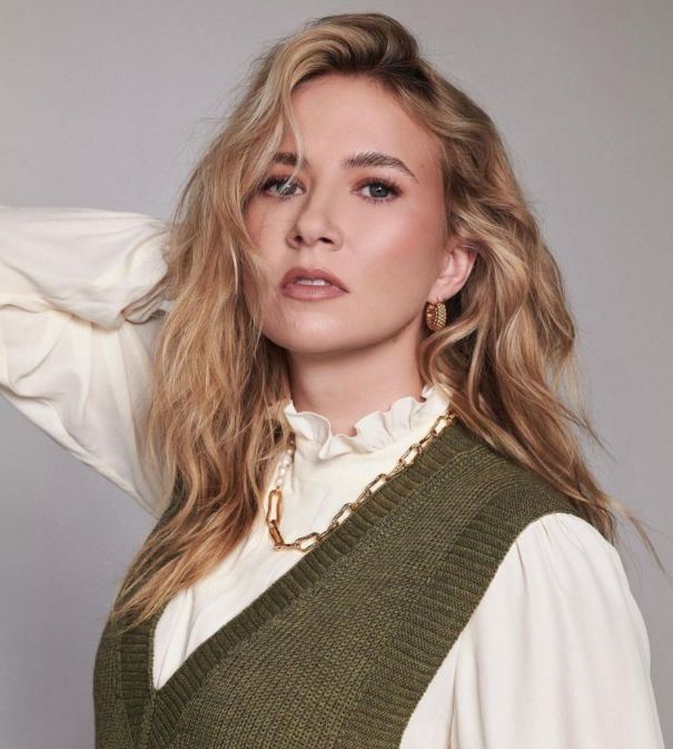 Eliza Bennett Biography, Age, Height, Weight, Husband, Family, & Career 