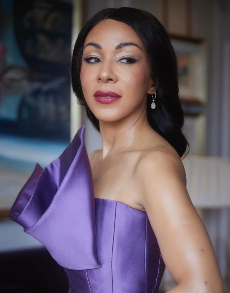 Kathryn Drysdale Biography, Age, Height, Weight, Husband mrDustBin