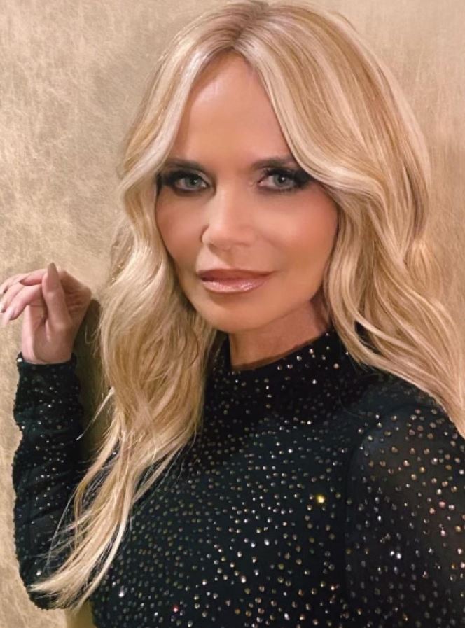 Kristin Chenoweth Biography, Age, Height, Weight, Boyfriend, Family, Career & Hallmark Movie