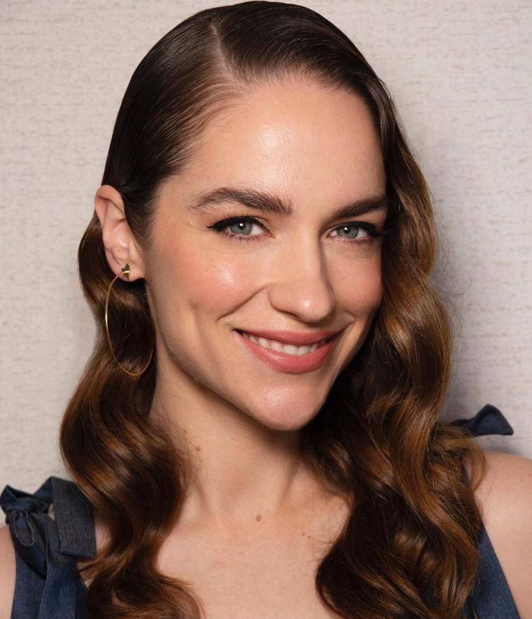 Melanie Scrofano Biography, Age, Height, Weight, Husband, Family, Career & Hallmark Movie