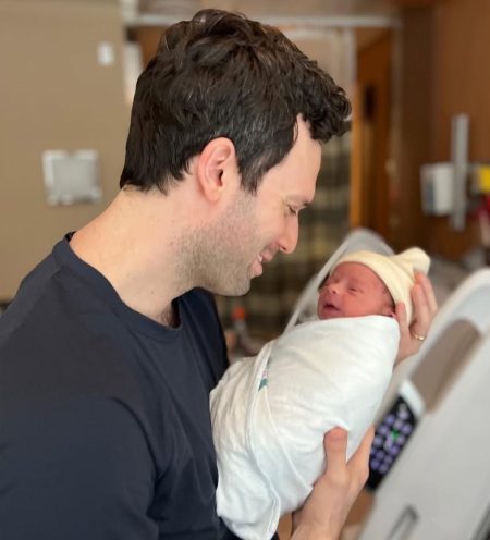 Jake Epstein Biography, Age, Height, Weight, Girlfriend - mrDustBin