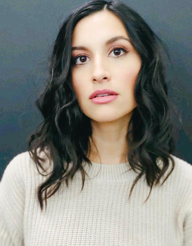 Jess DelVizo Biography Age, Height, Weight, Husband, Family, Career &  Hallmark Movie
