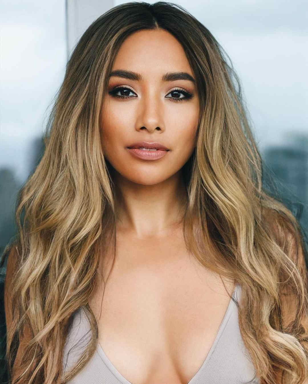 Donna Benedicto Biography, Age, Height, Weight, Boyfriend, Family, Career & Hallmark Movie