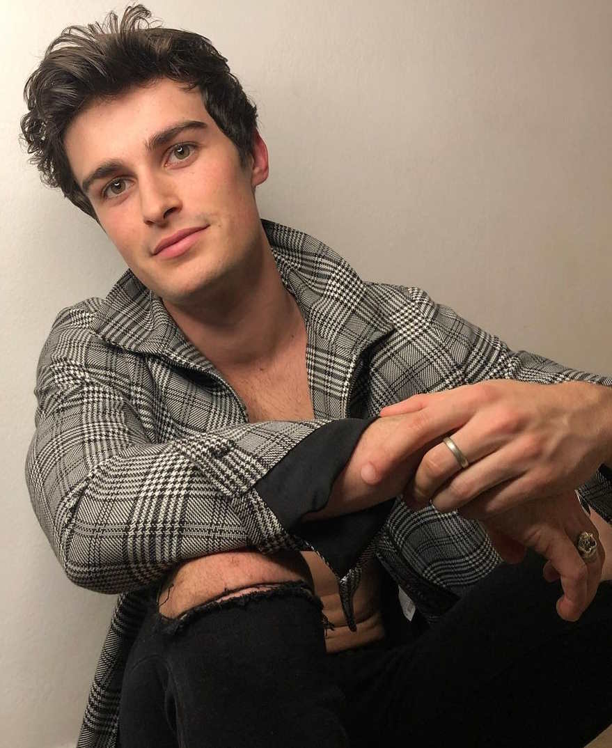 Mitchell Bourke Biography, Age, Height, Weight, Girlfriend, Family, and Career